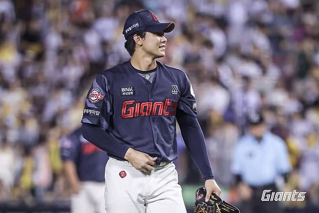 롯데 '괴물 좌완', LG 방망이 불태웠다…ERA 1.21까지 뚝→