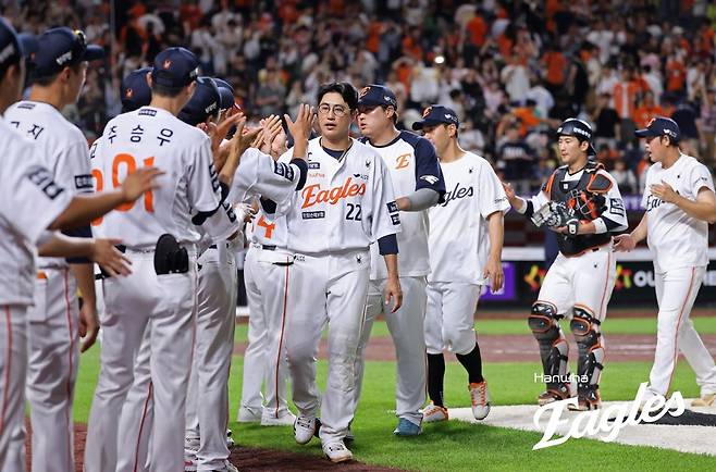 33년만에 ‘6할’ 한화의 질주···24년 KIA보다 빠르고, 23년 LG와 같다