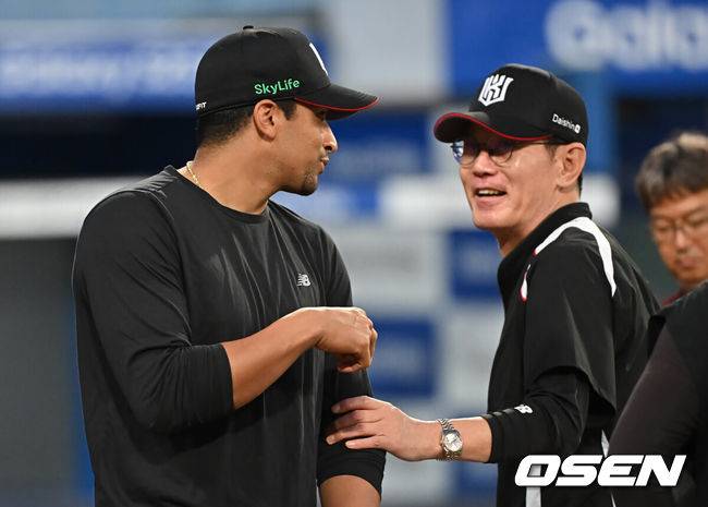‘쿠에바스 떠나는 날’ 이강철 감독 “미운 정 고운 정 다 들었는데…타이브레이크 잊지 못할 것” [오!쎈 수원]
