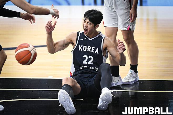 NBA 출신 귀화선수에게 간담 서늘…한국, 여준석-이현중 앞세워 카타르에 뒷심 발휘→4연승으로 마무리