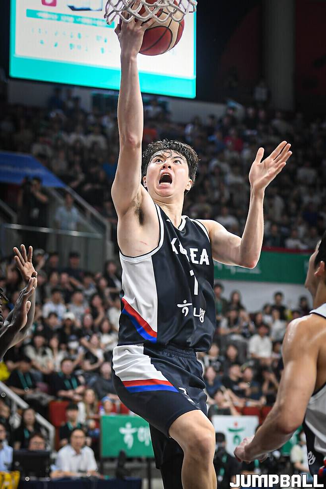 NBA 출신 귀화선수에게 간담 서늘…한국, 여준석-이현중 앞세워 카타르에 뒷심 발휘→4연승으로 마무리