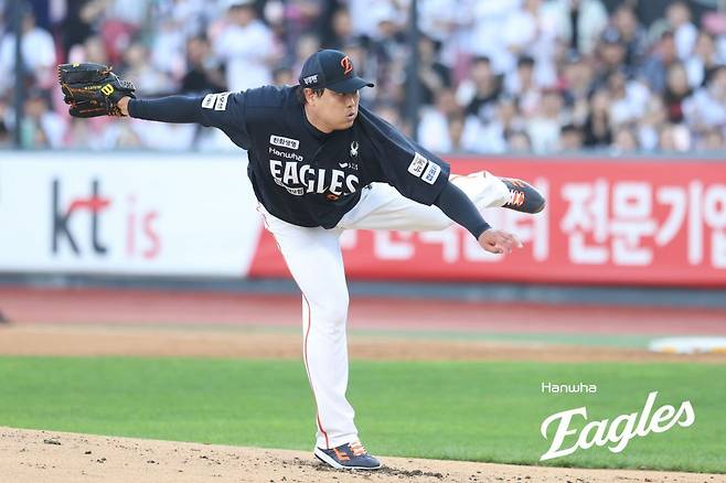한화 9연승 이끈 춤추는 체인지업…51일 만에 승 거둔 류현진, 후반기 순항 신호탄 [SD 수원 스타]