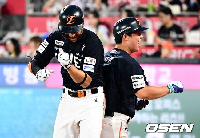 ‘1위 한화가 미쳤어요’ 만루홈런 외치자 진짜 만루홈런 쳤다! KT 10-0 완파→9연승 질주…류현진 51일 만에 승리 기쁨 [수원 리뷰]