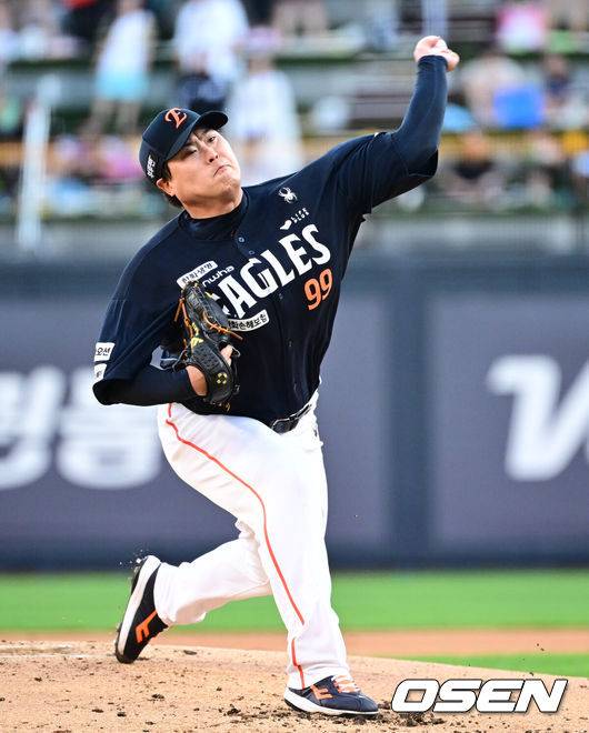 ‘1위 한화가 미쳤어요’ 만루홈런 외치자 진짜 만루홈런 쳤다! KT 10-0 완파→9연승 질주…류현진 51일 만에 승리 기쁨 [수원 리뷰]