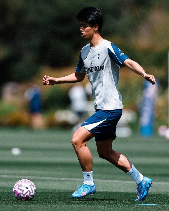 토트넘 이럴 수가! 日 축구에 결국 속았다!…초신성 CB, 입단하자마자 부상→프리시즌 첫 경기 결장 '충격'