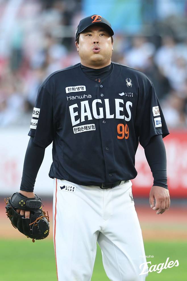 ‘하늘에 달렸다’ 프로야구 최초 빅매치 성사…김광현과 대결 앞둔 류현진 “지켜보시죠”