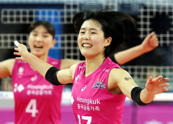 '학폭 논란' 여자배구 이재영, 4년 만에 복귀…일본 코트서 뛴다
