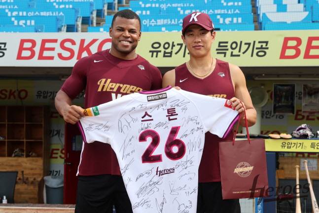 韓 온 지 6주 만에 '충격 은퇴' 대체 외인 결국 떠났다, 22세 포수는 허리 디스크로 1군 말소