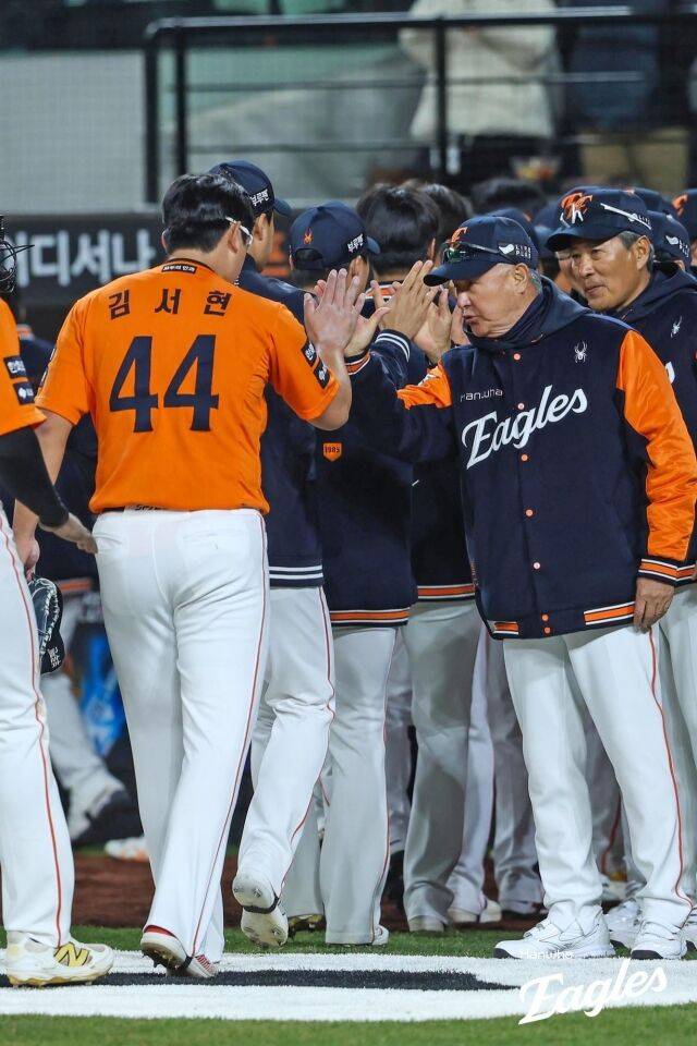 'ERA 1점대' 김서현 마무리 전향 신의 한 수인데…한화 993승 사령탑, 왜