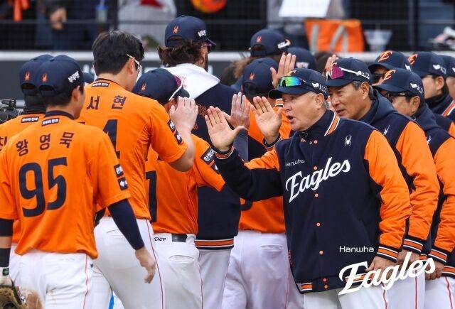 'ERA 1점대' 김서현 마무리 전향 신의 한 수인데…한화 993승 사령탑, 왜