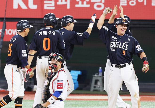 '한화, 역대급 겹경사 해낸다!' 감독, 3번째 10연승 + 팀은 시즌 두 번 10연승