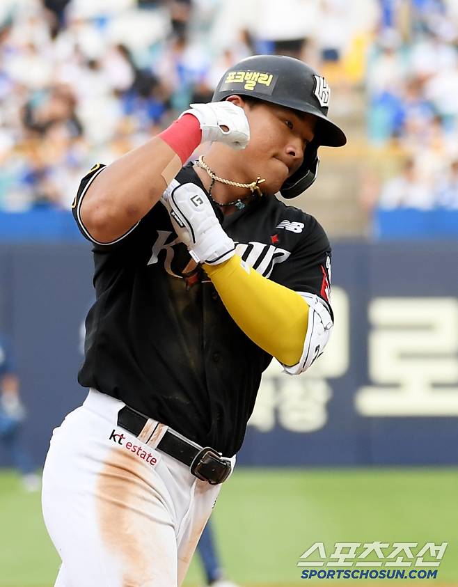 '규정 타석 임박' KBO 신기록 타자 역전? 140m 홈런보다 6할 출루가 더 무섭다