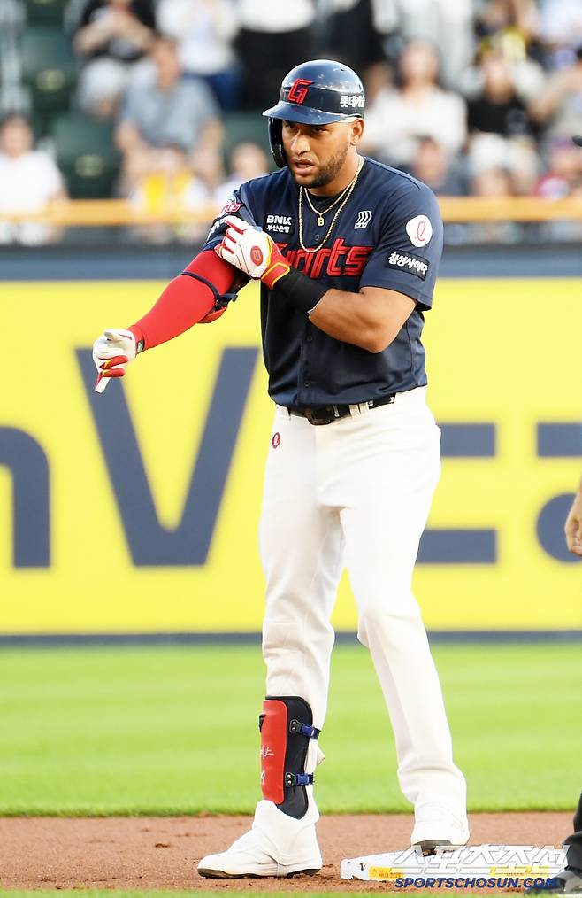 '규정 타석 임박' KBO 신기록 타자 역전? 140m 홈런보다 6할 출루가 더 무섭다