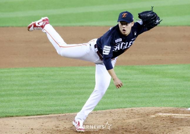 '와' 진짜 지는 법 잊은 한화, 40년 만에 시즌 10연승 2번 대기록! 두산 2-1 제압 [잠실 현장리뷰]