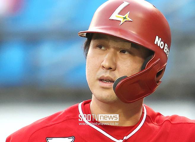 SSG 팬들이 눈을 질끈 감아 버렸다… 무너진 영웅, 인정하기 싫은 현실, 역주행이 필요하다