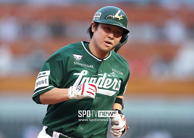 SSG 팬들이 눈을 질끈 감아 버렸다… 무너진 영웅, 인정하기 싫은 현실, 역주행이 필요하다
