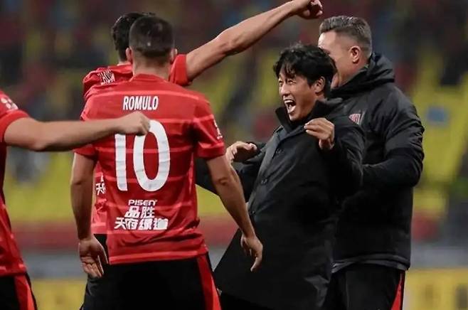 “한국인 명장” 서정원, 中 국가대표 감독 후보…중국 최대 포털 “축구협회 차원에 관심→연봉 감당 가능” 최종 결정 기대 ‘급부상’