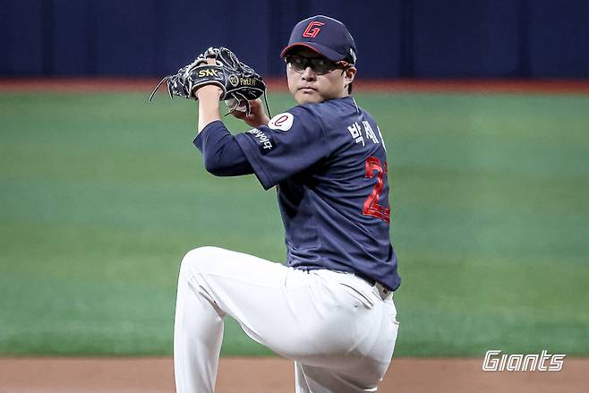 꼴찌에 지고도 LG 덕에 지킨 3위…에이스 절실해진 롯데, 다시 박세웅의 시간