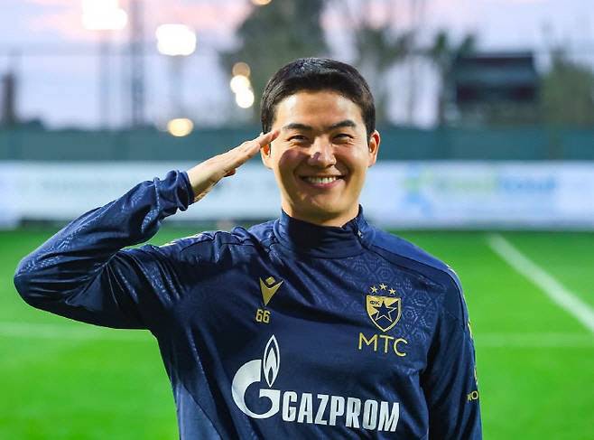 '도대체 왜 그랬을까' 대한민국 차세대 이영표, 어이없게 커리어 첫 퇴장...UCL 예선 초대형 변수