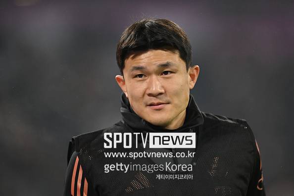한국에 이런 '미친 수비수' 또 있을까,욕 먹어도 세계 챔피언이 부른다...