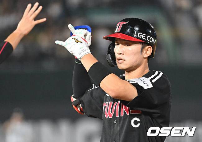 9회 노히트 깬 데뷔 첫 홈런→역전승 이끈 741일 만에 홈런→9회 극적인 동점 스리런, LG 똑딱이들의 첫 홈런은 짜릿하다