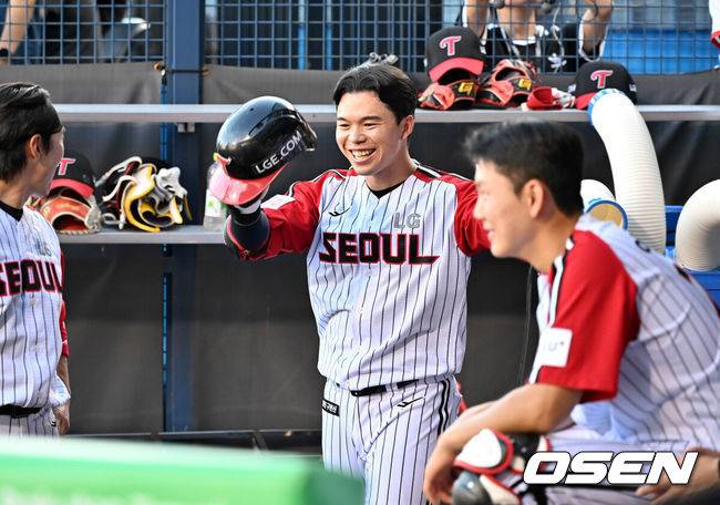 9회 노히트 깬 데뷔 첫 홈런→역전승 이끈 741일 만에 홈런→9회 극적인 동점 스리런, LG 똑딱이들의 첫 홈런은 짜릿하다