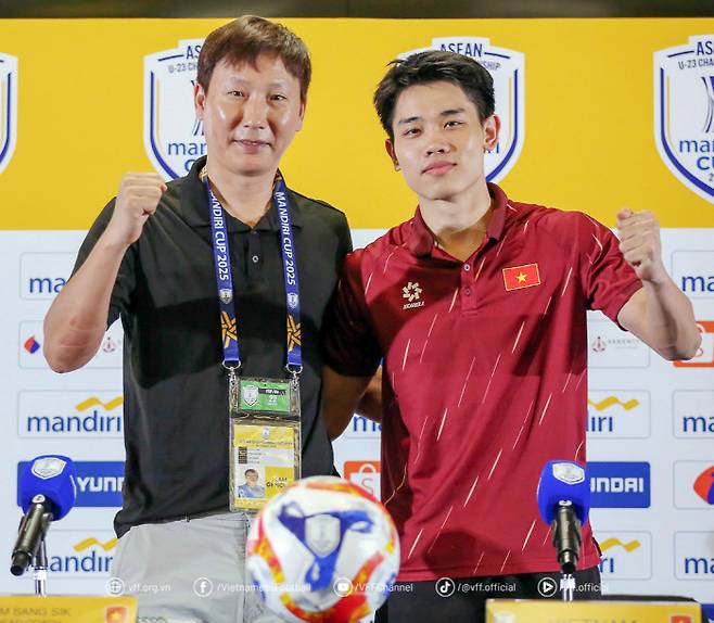 '베트남 신드롬' 김상식, 박항서도 못한 업적 보인다!...AFF U-23 챔피언십 준결승 안착 '우승까지 2걸음'