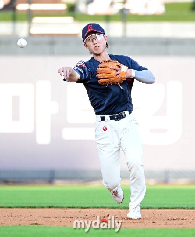 한때 타격 1위까지 했던 '트레이드 복덩이' 2군행, 김태형 감독