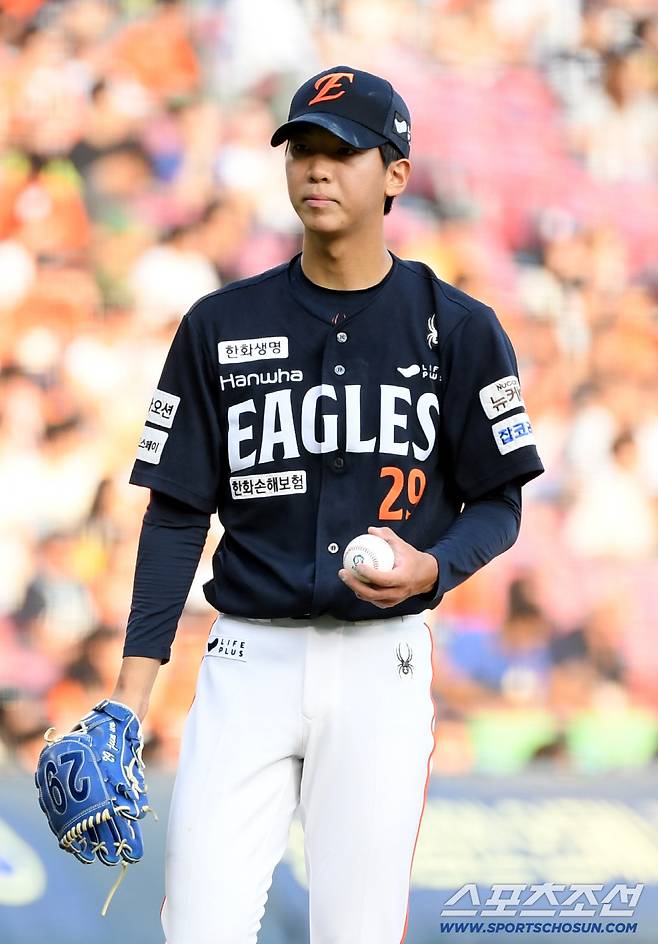 버리는 게임 없다! 한화, 황준서 붕괴 → 2회부터 투수교체. 78억 엄상백 롱맨 출격