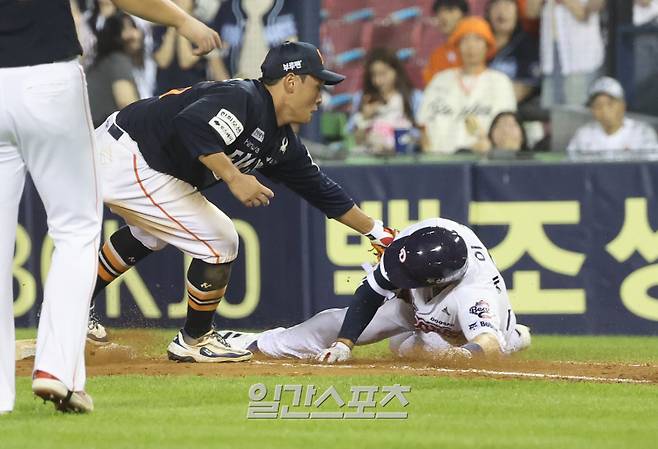 '야구의 교과서'가 날린 홈런 두 방, 한화의 11연승 제동 거나 [IS 잠실]