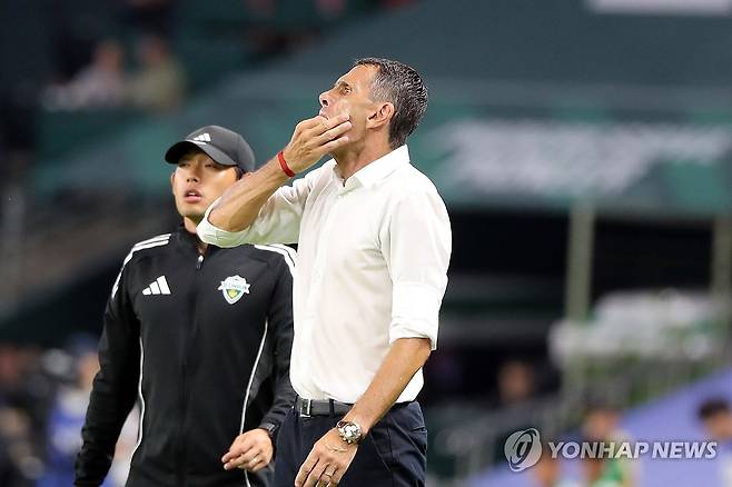 송범근에게 불같이 화낸 전북 포옛