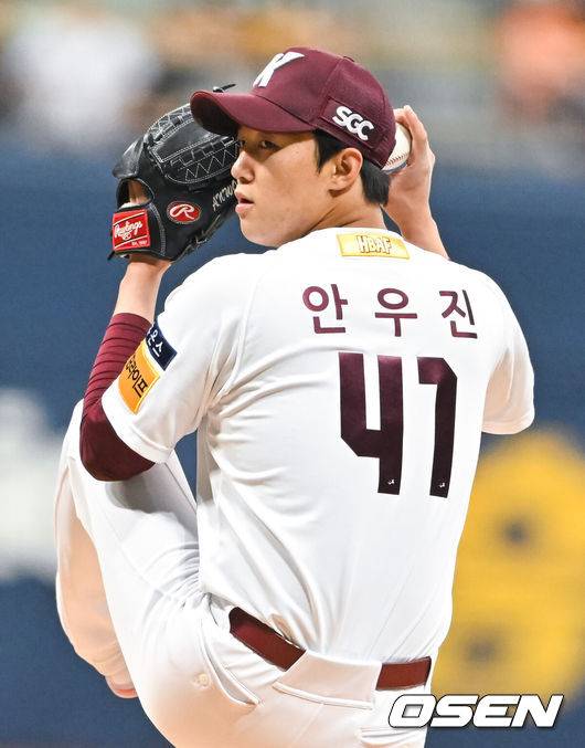 ‘156km 쾅!’ 안우진, 벌써 3번째 라이브 피칭…설종진 대행 “올해 팬들 앞에서 선보이고 싶은 마음” [오!쎈 고척]