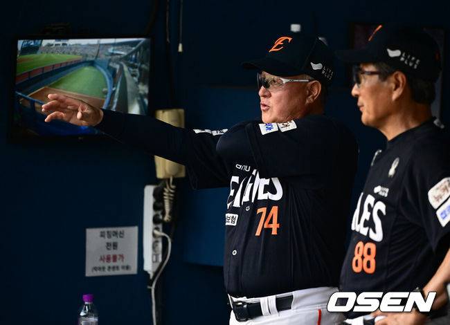 ‘완봉 페이스였는데’ 한화 왜 70구 괴물 외인 7회 교체했나…통한의 어깨 부상→9위팀에 일격, LG가 4G차 맹추격한다