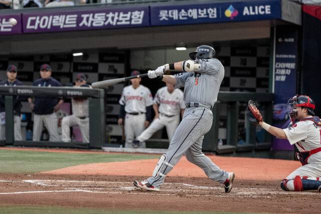 한화 72억 FA 내야수가 살아난다, 밀어내기 볼넷→안타→투런포 폭발…후반기 한화 히든카드 될까