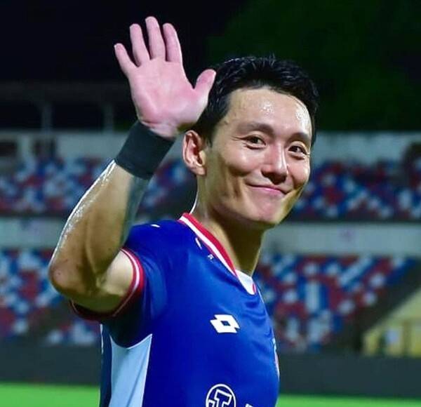 '레전드의 은퇴 선언' 35세 나이로 10여 년 활약한 FC서울 떠나 첫 해외진출...
