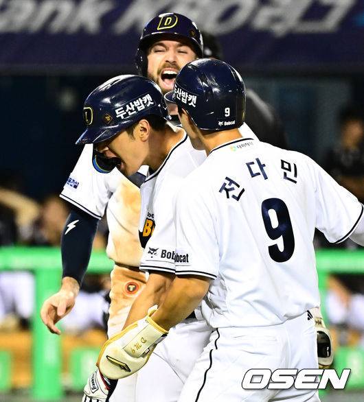 ‘115억’ 예비 FA 거포, 내년 얼마 줘야하나…273홈런 김동주 소환+韓 좌타자 대기록까지 ‘베어스 역사가 되어간다’