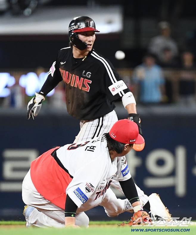 7월 내내 '9타수 무안타' 지긋지긋했던 '만루의 저주'. 문성주의 2루타로 깨지자 단숨에 8득점.