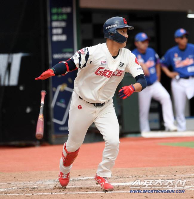 '연봉 50% 삭감' 굴욕 이겨낼까? 잊혀졌던 50억 FA 부활 예고 → 2G 연속 무력시위…비난 딛고 화려한 복귀 정조준 [SC포커스]