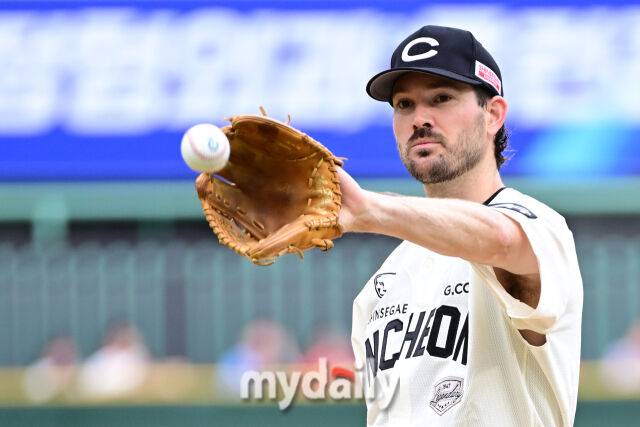 '이럴 수가' KBO 209홈런 거포, 투혼의 다이빙→어깨 통증→검진→2군행…