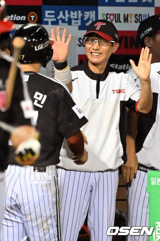 ‘양의지, 치명적인 송구 실책’ 9회 2아웃 동점→문성주 역전 결승타, LG 극적인 역전승→5연승 질주하다...구본혁의 슈퍼 캐치 [잠실 리뷰]