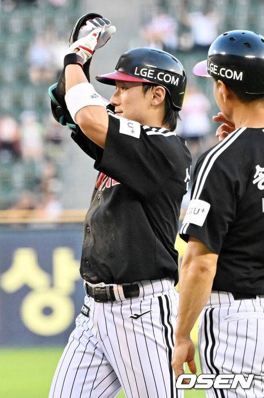 ‘양의지, 치명적인 송구 실책’ 9회 2아웃 동점→문성주 역전 결승타, LG 극적인 역전승→5연승 질주하다...구본혁의 슈퍼 캐치 [잠실 리뷰]