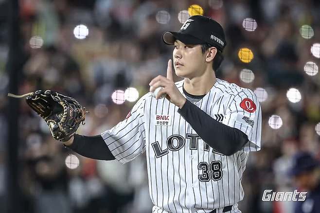롯데 '괴물', 나성범 삼켰다! 152km/h 강속구로 KIA 제압…