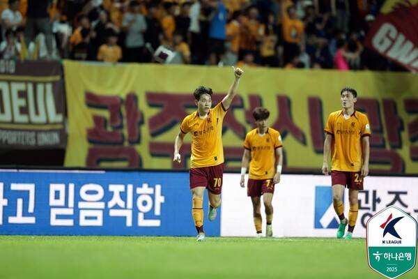 [K리그1 24R] '포옛 극장' 또 나왔다! 드라마틱한 20경기 연속 무패 행진...전북, 광주 2-1 제압