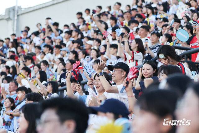 롯데 홈 100만 관중 달성…구단의 노력과 좋은 성적에 부산 팬들의 성원까지, 사직의 가을을 기대한다[MD부산]