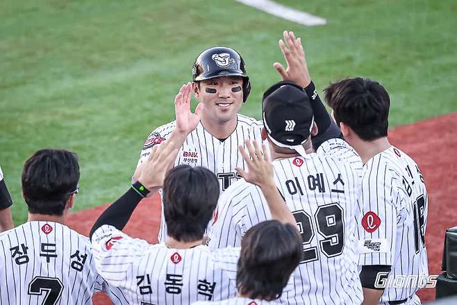 '승승승승' 사직이 열광했다! 롯데, 방망이로 호랑이 폭격…KIA는 5연패 수렁 [사직:스코어]
