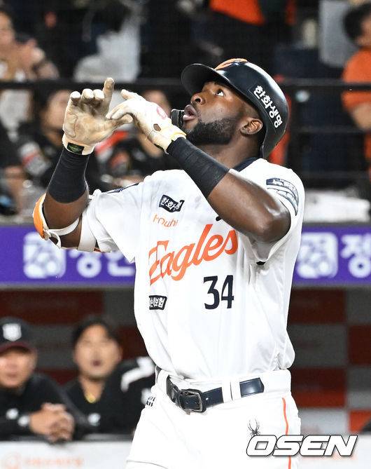 한화 배려 속에 대전서 일주일 더 있었지만…KBO 재취업 실패, 불운의 플로리얼 '27일 뒤늦은 미국 출국'
