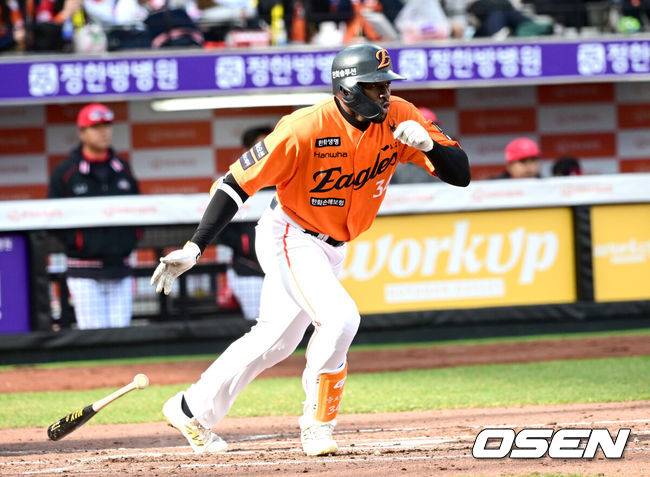 한화 배려 속에 대전서 일주일 더 있었지만…KBO 재취업 실패, 불운의 플로리얼 '27일 뒤늦은 미국 출국'