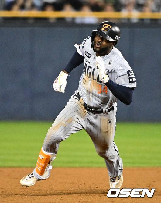 한화 배려 속에 대전서 일주일 더 있었지만…KBO 재취업 실패, 불운의 플로리얼 '27일 뒤늦은 미국 출국'