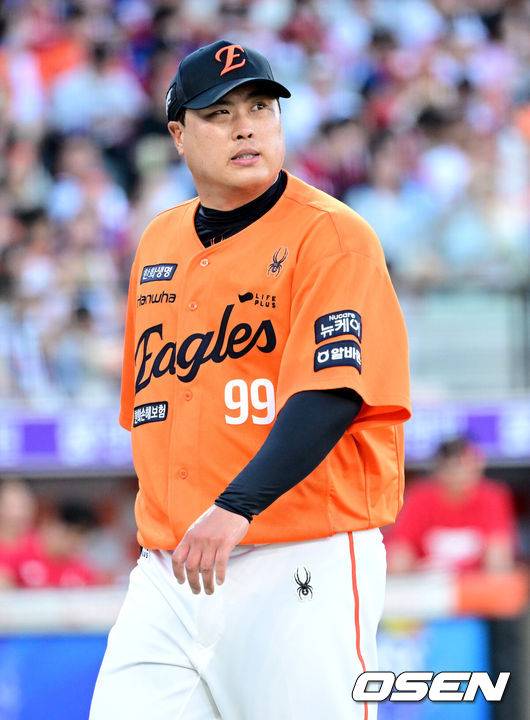 '6타자 5실점' 아픈 것도 아닌데 1이닝 강판이라니…류현진 20년 커리어 최초, 김광현도 마음이 편치 않았다