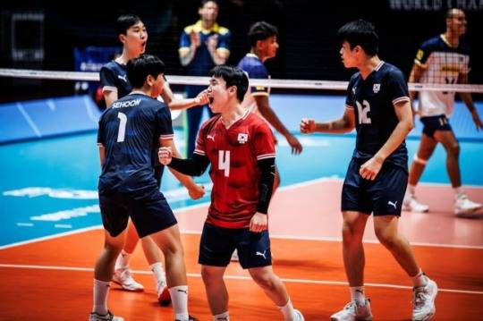 '22점 괴물' 이준호, 브라질전서 또 폭발...한국 U-19 배구 16강 확정에